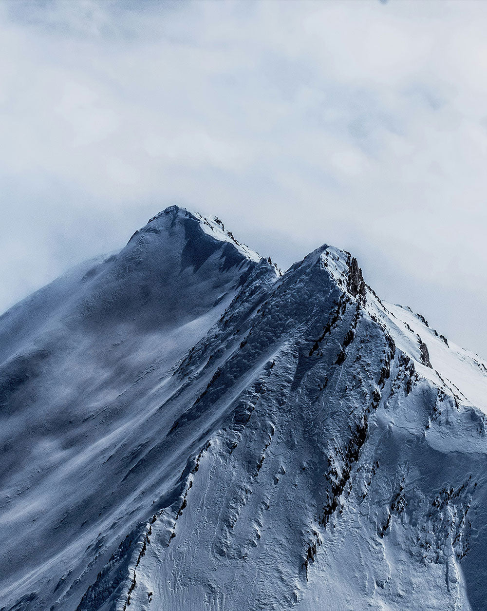 Technical Mountain Clothing for Men: Layering, Materials and Winter Performance